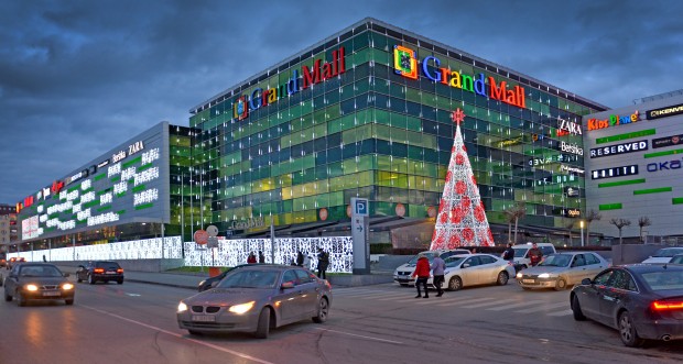 ул Андрей Сахаров N2Тук има Най големият търговски център във Варна се