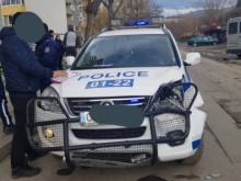 Полицейски патрул катастрофира след зрелищна гонка с джигит