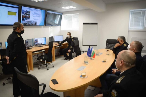Фейсбук
Нов уникален за България модерен център по киберсигурност във ВВМУ