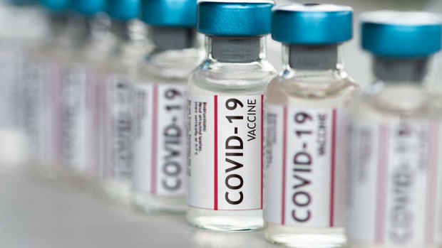 Ваксината на Moderna предпазва от новите щамове на COVID-19, които