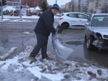 Две коли се удариха челно в Пловдив