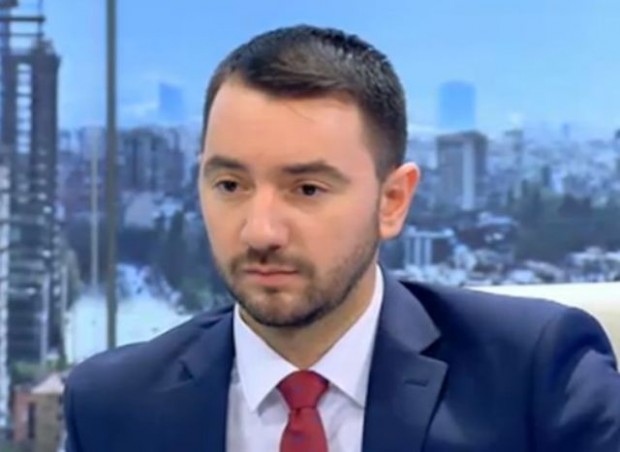 Повишеният до директорски пост в бТВ Антон Хекимян стана обект
