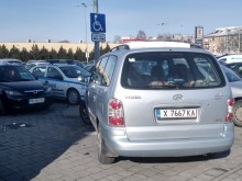 Пловдивчанин засне нещо непонятно пред "Кауфланд"