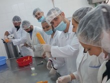 УХТ възстановява присъствено практическите упражнения и стажовете