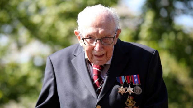Ройтерс
100 годишният ветеран от Втората световна война Том Мур който миналата