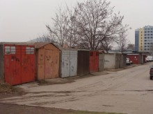 Отнемат гаражите на нередовни платци в "Южен"