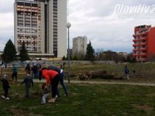 Борбата за частния парк зад "Санкт Петербург" продължава