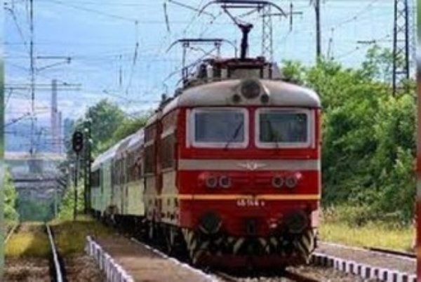 Неизвестни лица са замеряли с камъни влак в междугарието Пловдив-Пловдив