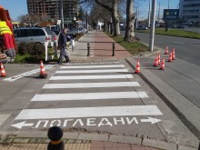 Обновяват маркировката на пешеходните пътеки в Пловдив