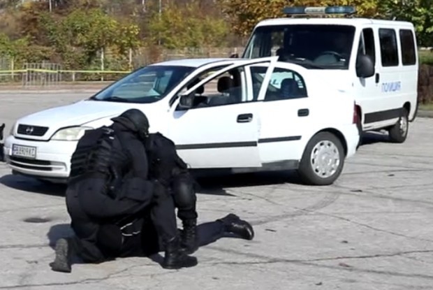 Полицаи арестуваха 32-годишен румънец до 