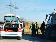 Катастрофа с камион на "Чистота" и два автомобила