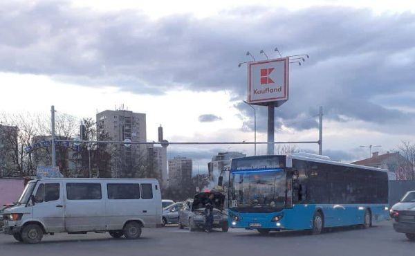 Кола се запали на "Брезовско шосе"