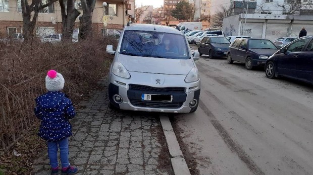 Виждам те КАТ Варна
Родители от Варна роптаят срещу масовото паркиране на