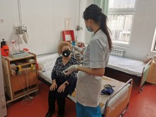 Започна ваксинацията на учителите в Пловдив, директорката на Строителния първа