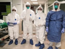 Учени: Новият вариант на коронавируса ще ни "помете", ще продължи поне десетилетие
