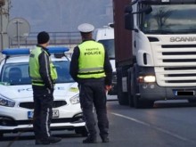 Шофьор на камион удари автомобил и го изхвърли от Е-79 край Благоевград