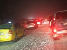 Голямо задръстване и катастрофа на "Тракия", движението посока Пловдив е затруднено