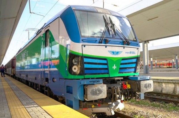 Нови три локомотива Смартрон бяха доставени и от днес БДЖ