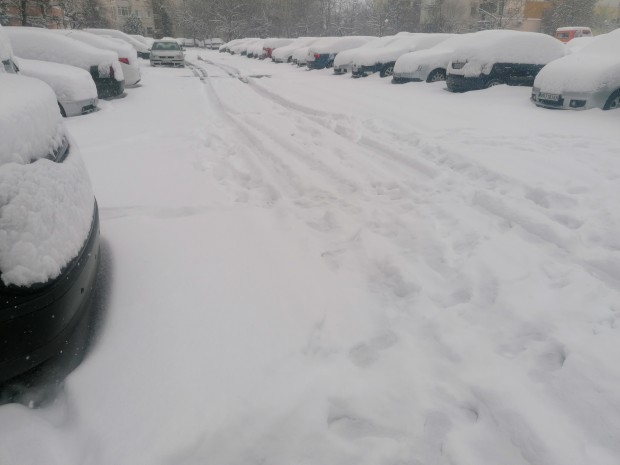 Усложнена пътната обстановка в Пловдив и областта: Радвайте се на зимата, но не пътувайте