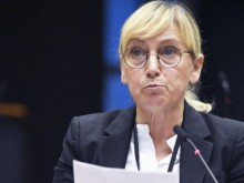 Над главата на Елена Йончева надвиснаха буреносни облаци