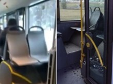 Пътник в градския транспорт си изпусна спирката, извади чук на шофьора