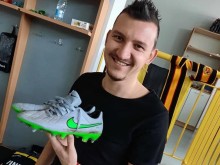 Обявиха на търг обувките, с които Неделев вкара на Лаута гол от центъра