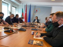 Месец и половина преди изборите БСП е единствената партия с програма за управление