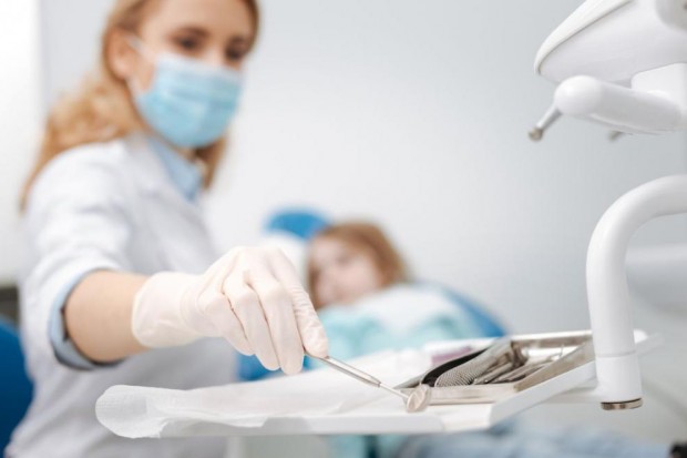 Пациенти обвиняват зъболекар в измами с импланти за десетки хиляди
