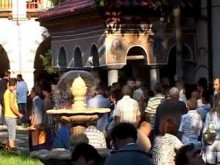 Хиляди посетиха Бачковския манастир за днешния празник