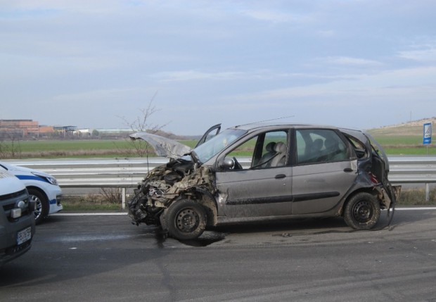 Катастрофа между три коли затвори пътя Пазарджик – Велинград съобщиха