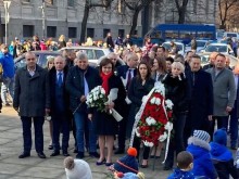 Корнелия Нинова: Поклон, Апостоле! Нека изпълним дълга си към него - да сбъднем мечтите му и идеала му за България