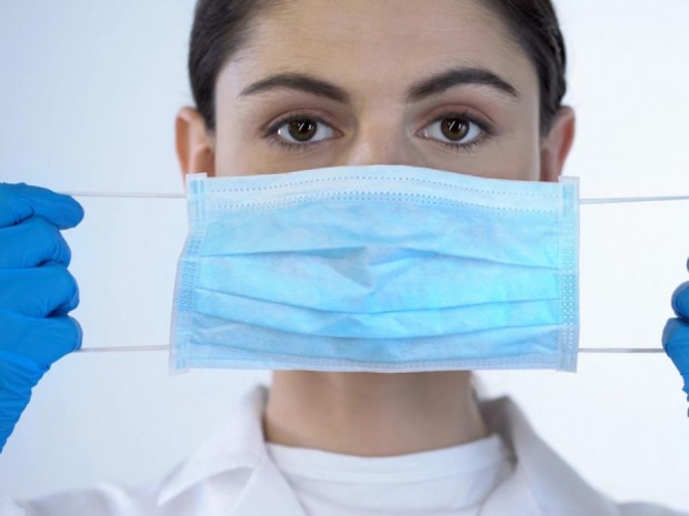 Носенето на медицински маски влияе върху здравето на зъбите и