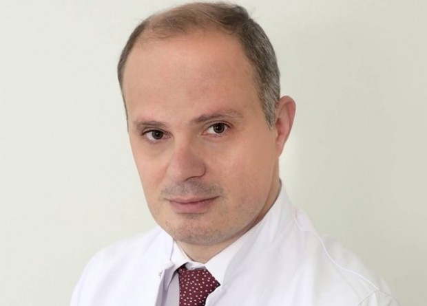 Академик проф. д-р Дроздстой Стоянов е специалист по психиатрия. Наричан