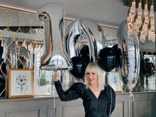 Поли Генова със 100 000 последователи