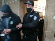 Оправданията на трафикантите във Варна: Единият бил награждаван митничар, другият не знаел български
