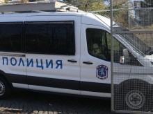 Полицейски бусове влязоха в "Столипиново"!