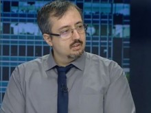 Математик: Трябва да ваксинираме по 100 000 дневно, за да изпреварим пика