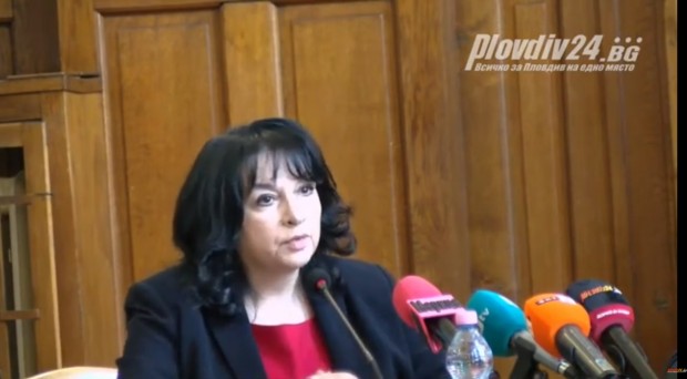 Министър Петкова обжалва съдебно решение за кариера на "Холсим" над Белащица
