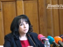 Министър Петкова обжалва съдебно решение за кариера на "Холсим" над Белащица