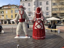 Гигантски фигури на Пижо и Пенда красят центъра на Пловдив