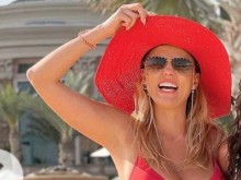 Вдовицата на Шарлопов на екзотична почивка с 2 миски
