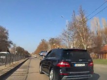 Безумните маневри на един шофьор с Mercedes в Пловдив