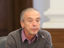 Мангъров: Мерките са папагалски и неефективни