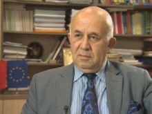 Проф. Денчев: Отвориха ресторантите, а кога, аджеба, ще отворят и университетите