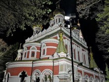 Златните кубета на Шипченския храм греят с нови светлини