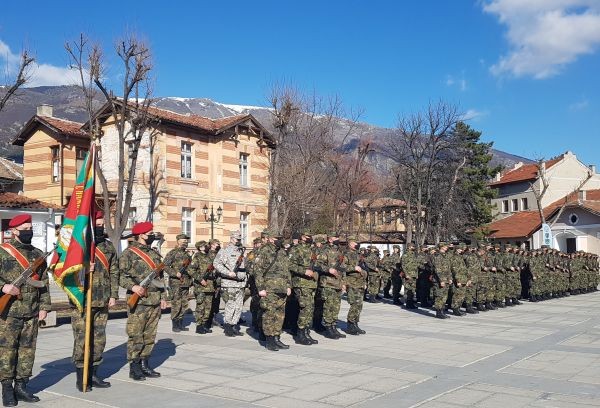 Кметът на Карлово поздрави военнослужещите от 42-я български контингент за участие в мисия на НАТО