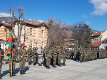 Кметът на Карлово поздрави военнослужещите от 42-я български контингент за участие в мисия на НАТО