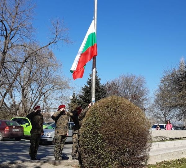 Асеновград издигна националното знаме по случай Освобождението