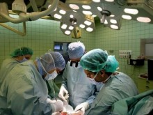 Отстраниха тумор на пациент с коронавирус