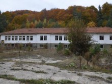 Държавата ще строи военни заводи и поделения на частни земи